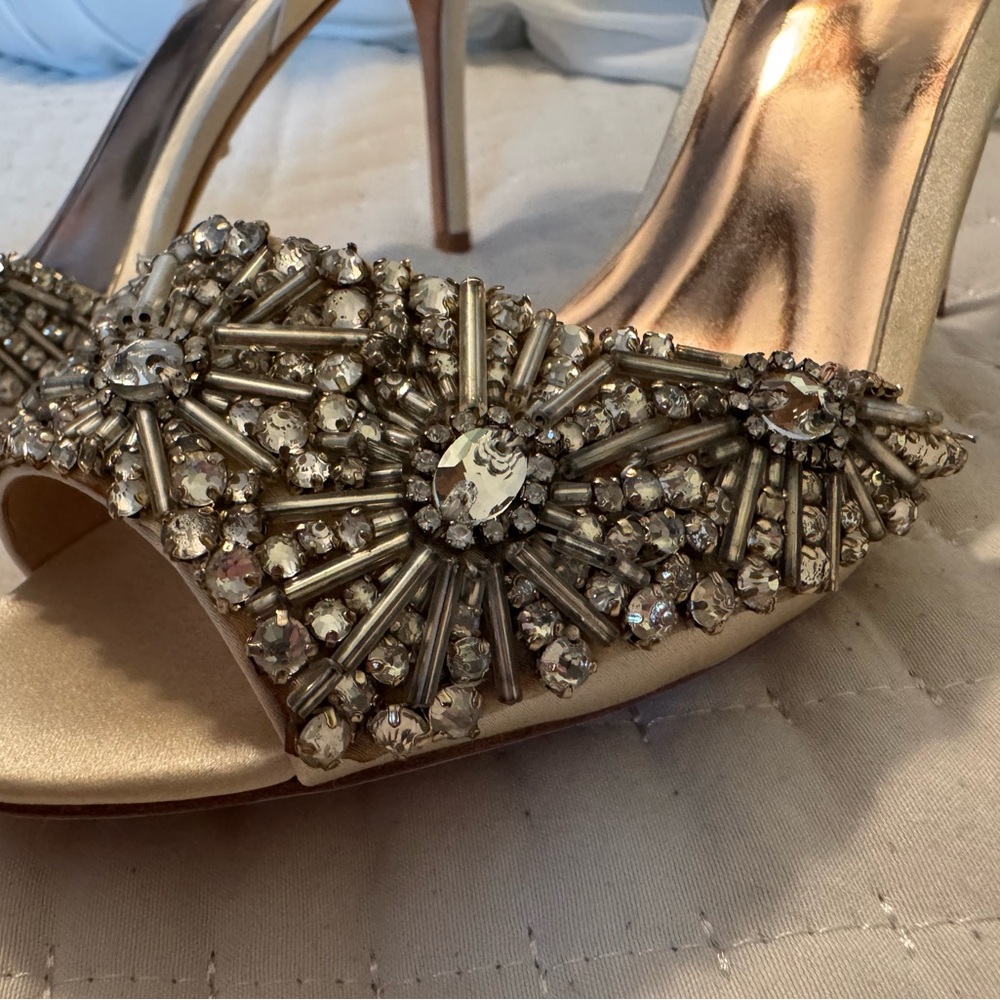 Badgley Mischka Embellished beaded and Rhinestone Size 8.5 Cream Heels - Picture 8 of 15